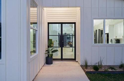 Apache Shores Casa | White Dove Pool House- Modern Luxury 4br Home Near Lake Travis Wpool