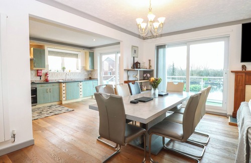 Horning Casa | WHITE GABLES, pet friendly, character holiday cottage in Horning