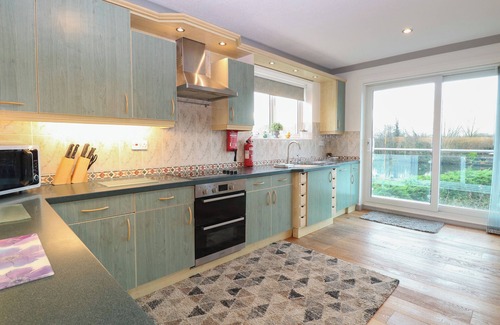 Horning Casa | WHITE GABLES, pet friendly, character holiday cottage in Horning
