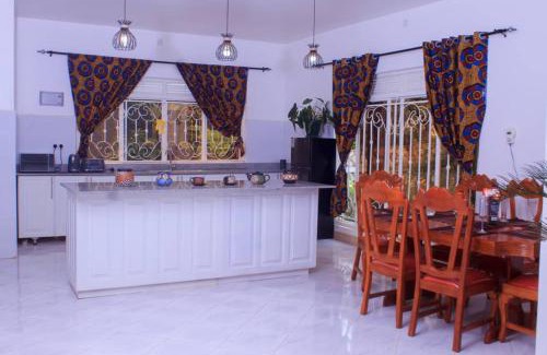 Central Kampala Casa | White Guest House -Kakiri