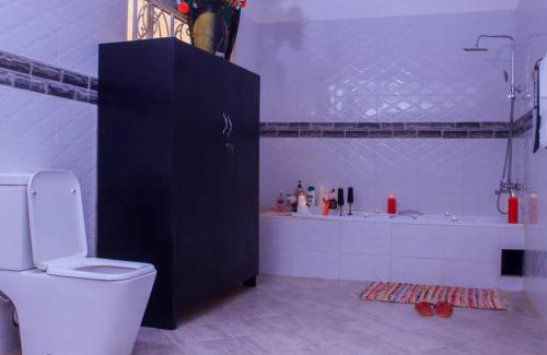 Central Kampala Casa | White Guest House -Kakiri
