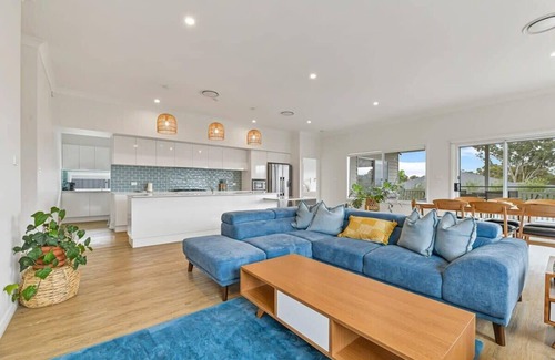 Orange Casa | White Haven - Luxe Abode, Mountain Views, Firepit