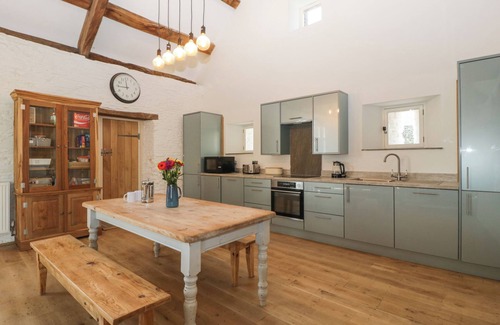 Longtown Cabaña | White Haywood Barn