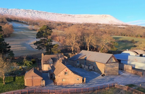 Longtown Cabaña | White Haywood Barn