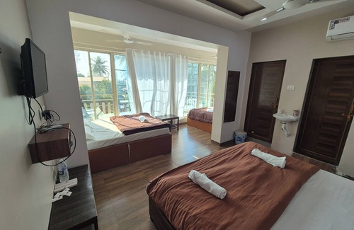 Nagaon Complejo | White House Beach Resort