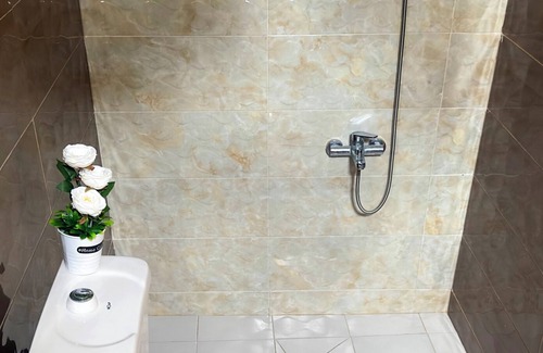 Ouakam Cama Y Desayuno | "White House" - Ch1 * CENTRAL * CALME * WIFI * White Butterfly Hotels *