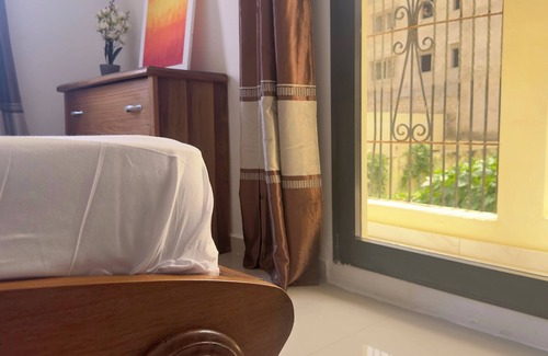 Ouakam Cama Y Desayuno | "White House" - Ch1 * CENTRAL * CALME * WIFI * White Butterfly Hotels *