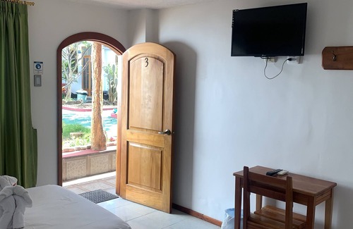 Bahía de la Academia Hotel | White House Galapagos