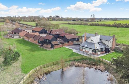 Halesworth Casa | White House Lodges - Dragonfly