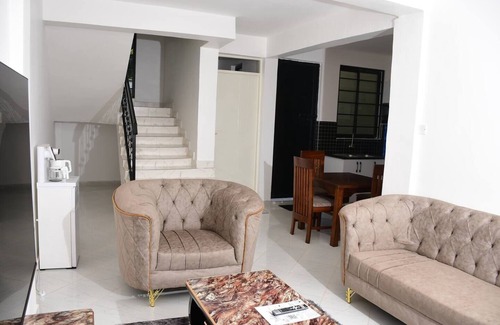 Rongo Casa | White House Loft Unit 2
