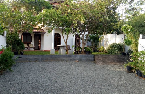 Unawatuna Villa | White House Villa
