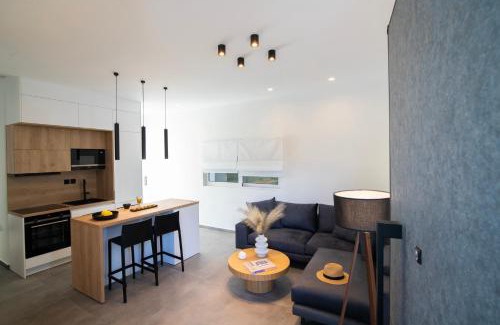 Vouliagmeni Apartamento | White House Vouliagmeni 2-Free parking-next to the sea