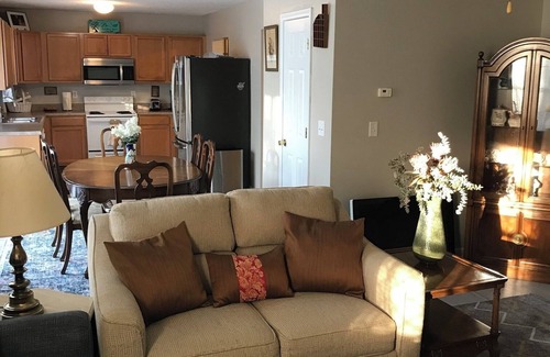 Lexington Casa | WHITE KNOLL BUNGALOW