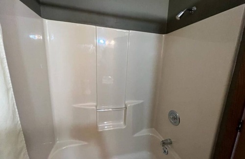 White Lake Cabina | White Lake Lodge - 2 Queen - Room 5 - Sleeps 4