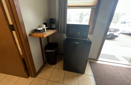 White Lake Cabina | White Lake Lodge - 2 Queen - Room 5 - Sleeps 4