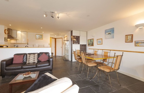 Mawgan Porth Casa | White Lodge Apartments