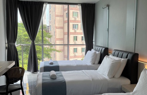 Lubok Buaya Hotel | White Lodge