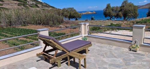 Kini Casa | White Lotus seaside studio
