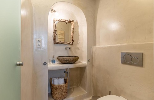 Glinado Casa | White Luxurious Apartments II