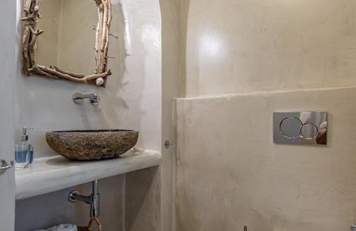 Glinado Casa | White Luxurious Apartments II