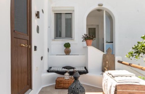 Glinado Casa | White Luxurious Apartmets I
