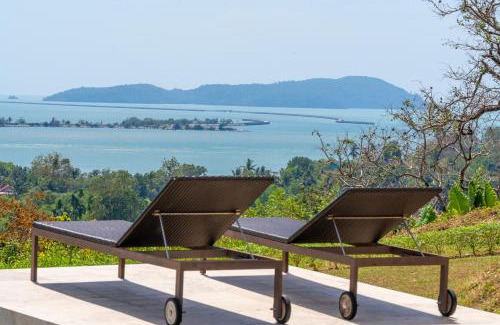 Kuala Teriang Villa | White Monkey Villa - Private Pool & Jacuzzi