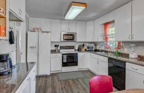 Cross-County Casa | White Oak 4BR @ Patterson Place