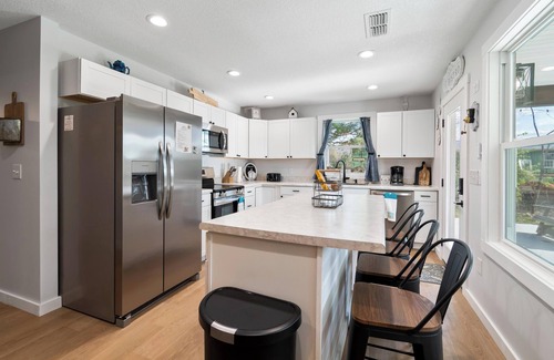 Sloans Valley Casa | White Oak Cottage - Resort Pool, Boat Slip