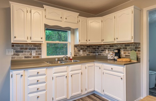 Buford Casa | White Oak Cottage Sleeps 4