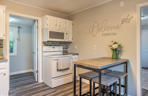 Buford Casa | White Oak Cottage Sleeps 4