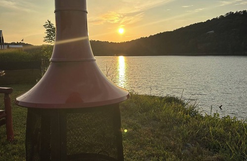Flatwoods Alquiler De RV | Charming river side gated development campground near historic Clifton TN