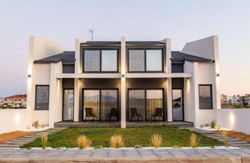 Paralia Dionysiou Casa | White Pampas Tiny houses