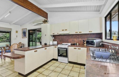 White Patch Casa | White Patch On The Water!