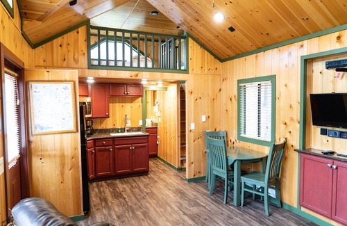 West Glacier Cabina | White Pine Cabin