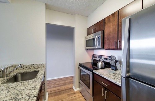 White Plains Apartamento | White Plains One Bedroom, Short Walk to Train