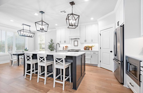 North Waco Casa | White Retreat on 5th - 3.5 Bathrooms!