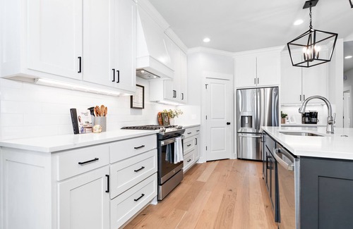 North Waco Casa | White Retreat on 5th - 3.5 Bathrooms!