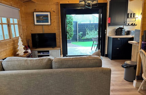 Chwilog Cabina | White River Retreats Log Cabin with Wood Fired Hot Tub