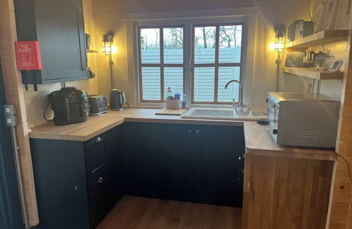 Chwilog Cabina | White River Retreats Log Cabin with Wood Fired Hot Tub