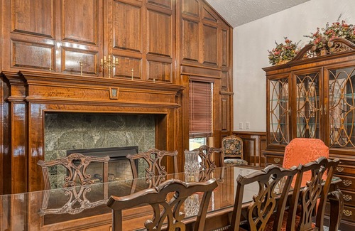 Friendsville Casa | White Rock Casa | House in Friendsville with private indoor pool, hot tub, gym