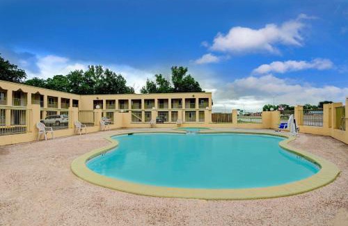 Rio Vista Hotel | White Rock Inn