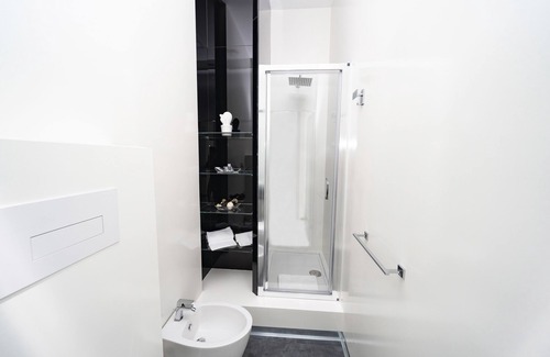 Reggio Calabria Casa | White Rooms