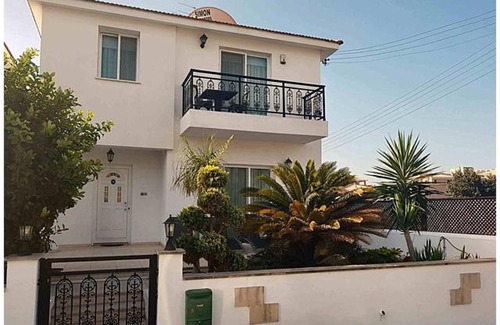 Universal Villa | White Rose Villa