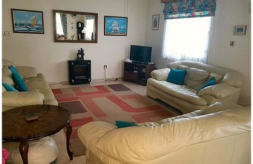 Universal Villa | White Rose Villa