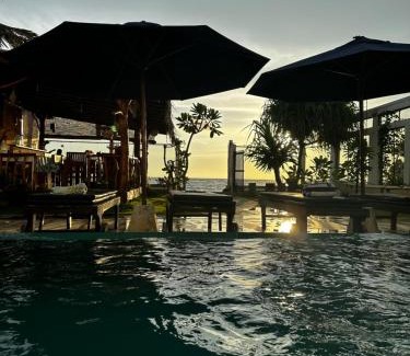 Hikkaduwa Casa | White Sand Villa - Beach front