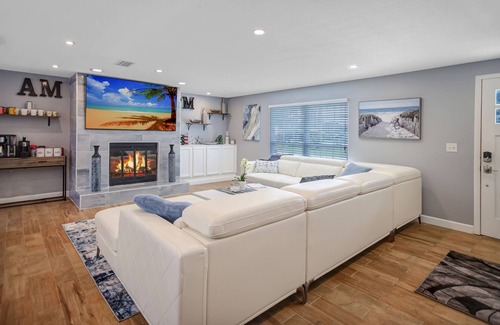 Neptune Beach Casa | WHITE SAND VILLA by the Beach/PRIVATE POOL& BEAUTIFUL BACKYARD
