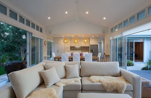 Marcoola Casa | White Sands Beach House - frente a la playa + estudio separado + admite mascotas