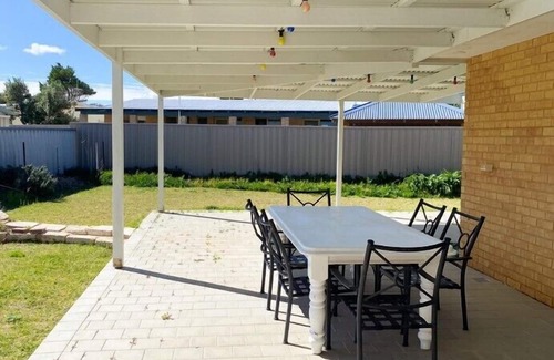 Lancelin Casa | White Sands - Located just 300m from Lancelin’s beautiful Back Beach.