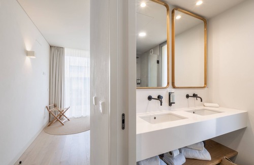 Alporchinhos Hotel | White Shell Beach Villas
