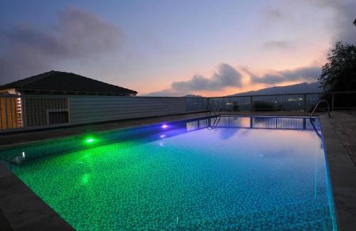 Majdal al-Shams Chalet De Esquí | White Suites